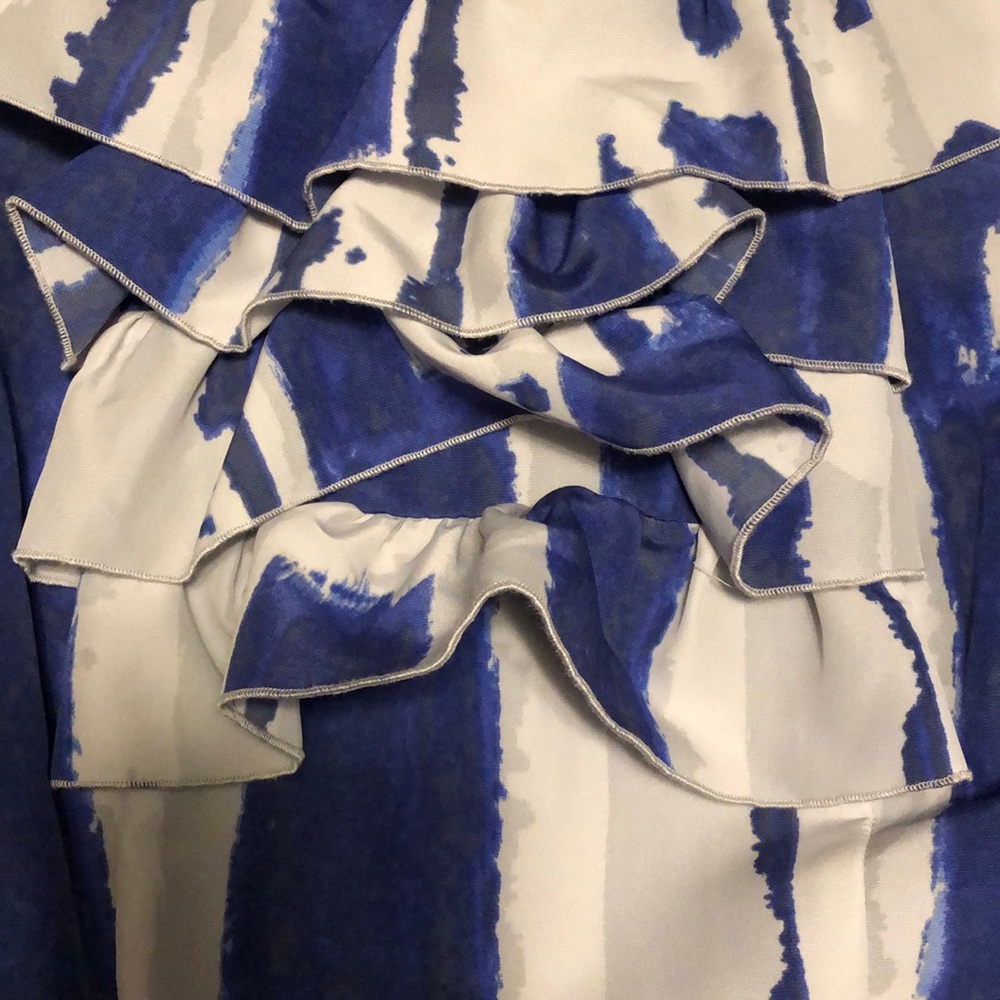 BNWT Banana Republic dress. Ruffles on chest. - Picture 4 of 7